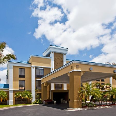 Holiday Inn Express Vero Beach-West I-95 By Ihg Exterior photo
