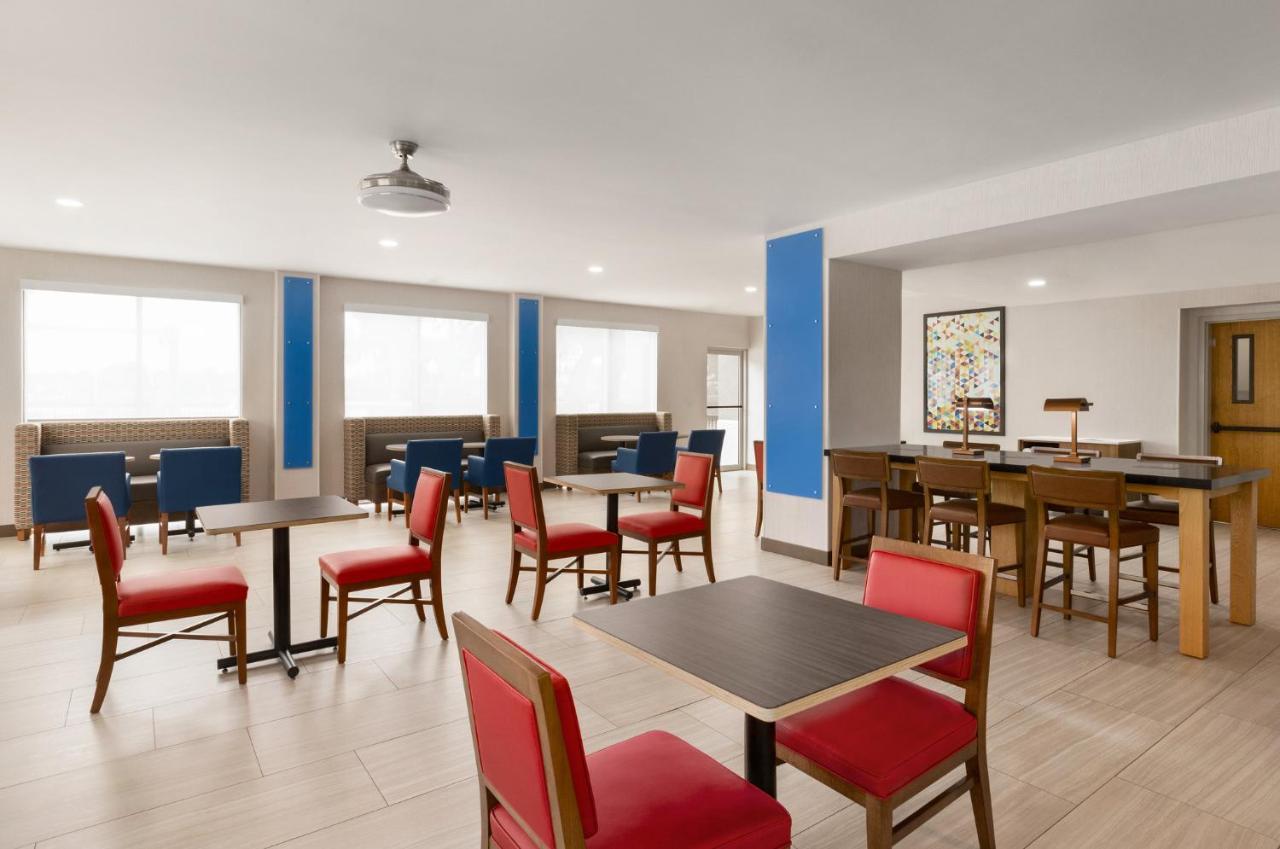 Holiday Inn Express Vero Beach-West I-95 By Ihg Exterior photo