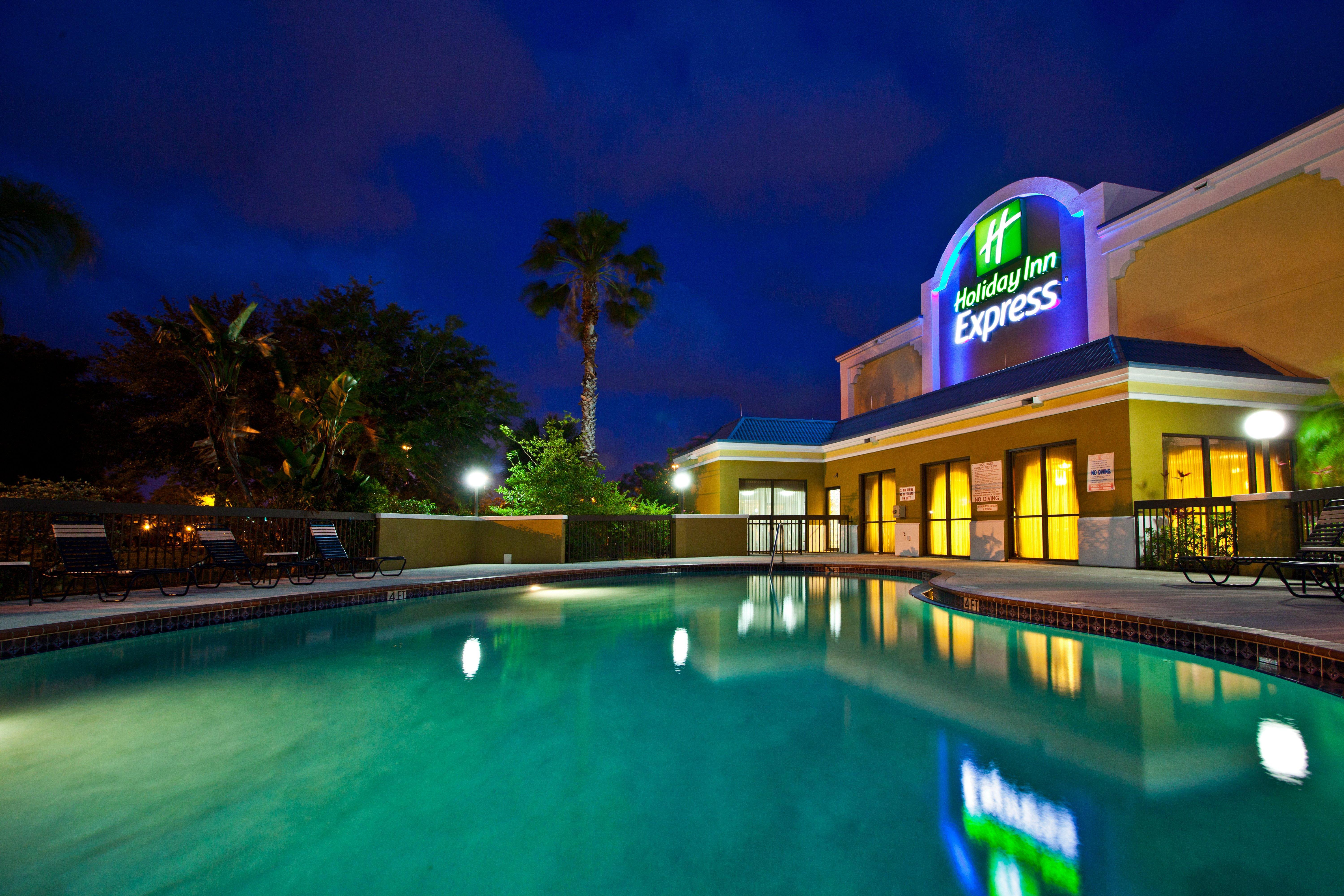 Holiday Inn Express Vero Beach-West I-95 By Ihg Exterior photo